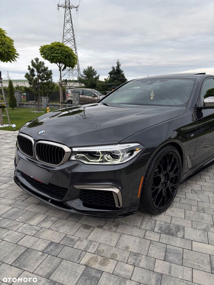 BMW Seria 5 M550i xDrive sport - 9