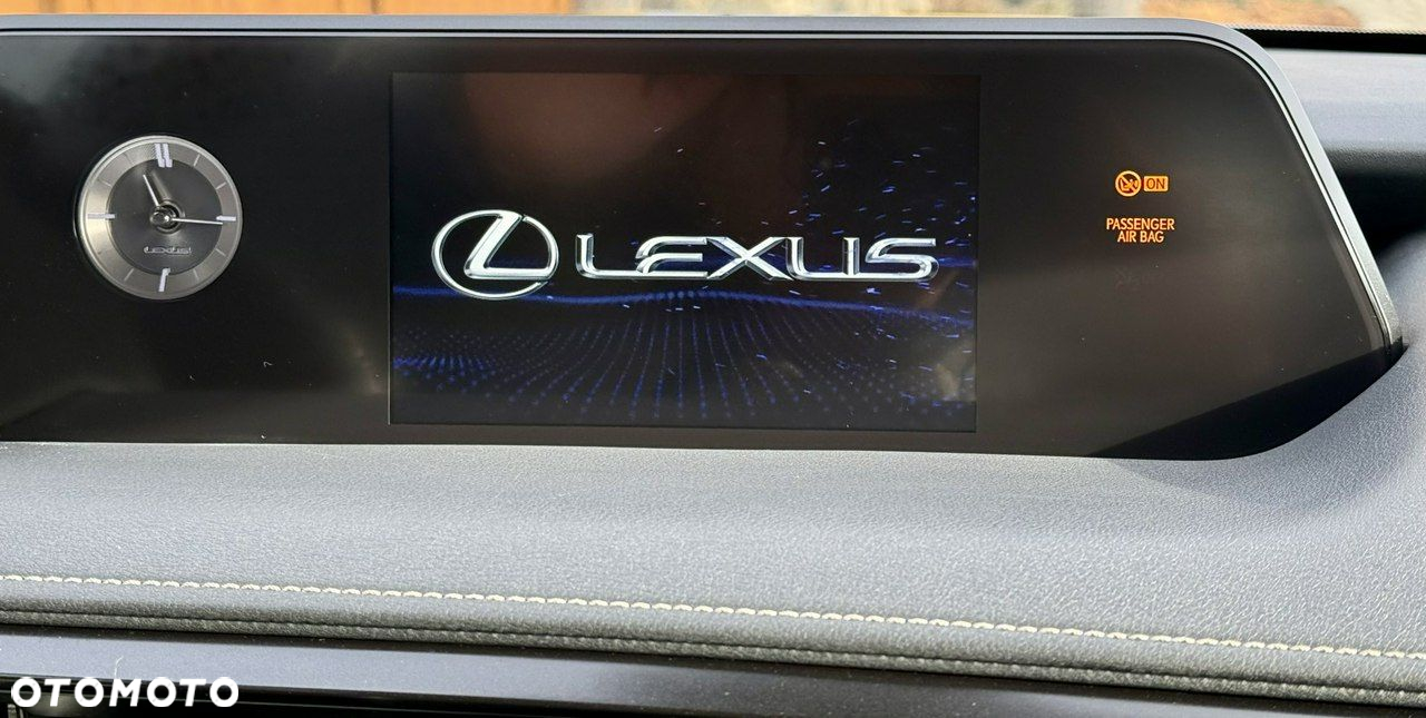 Lexus UX 250h Elegance 2WD - 28