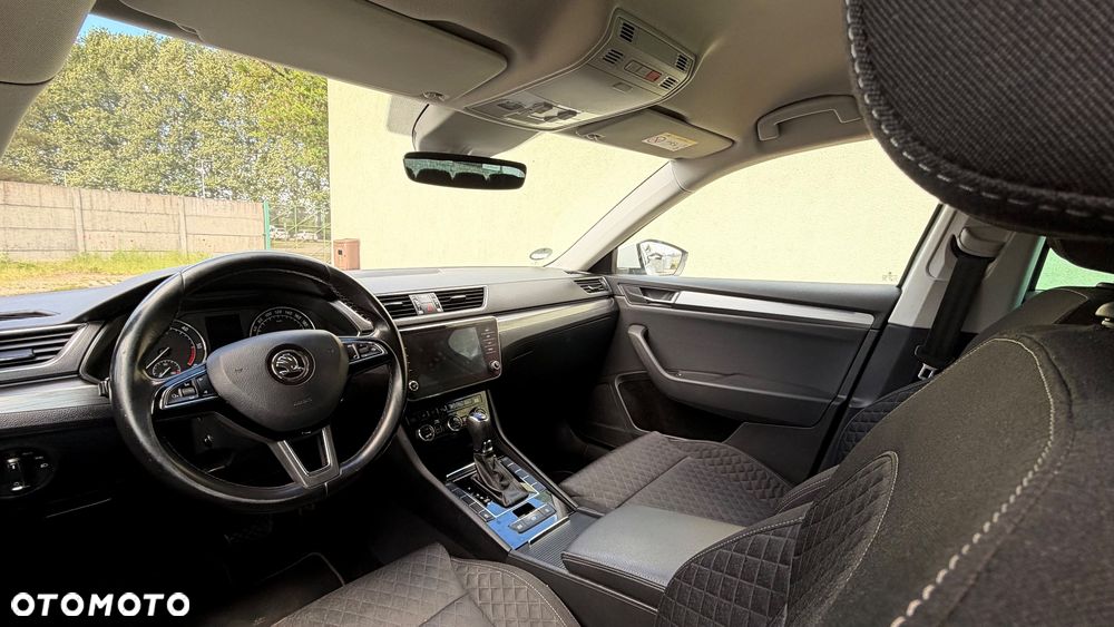 Skoda Superb 2.0 TDI DSG Premium Edition - 31