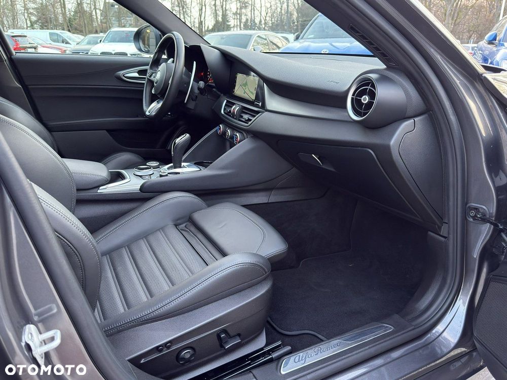 Alfa Romeo Giulia 2.0 Turbo 16V AT8-Q4 Veloce - 22