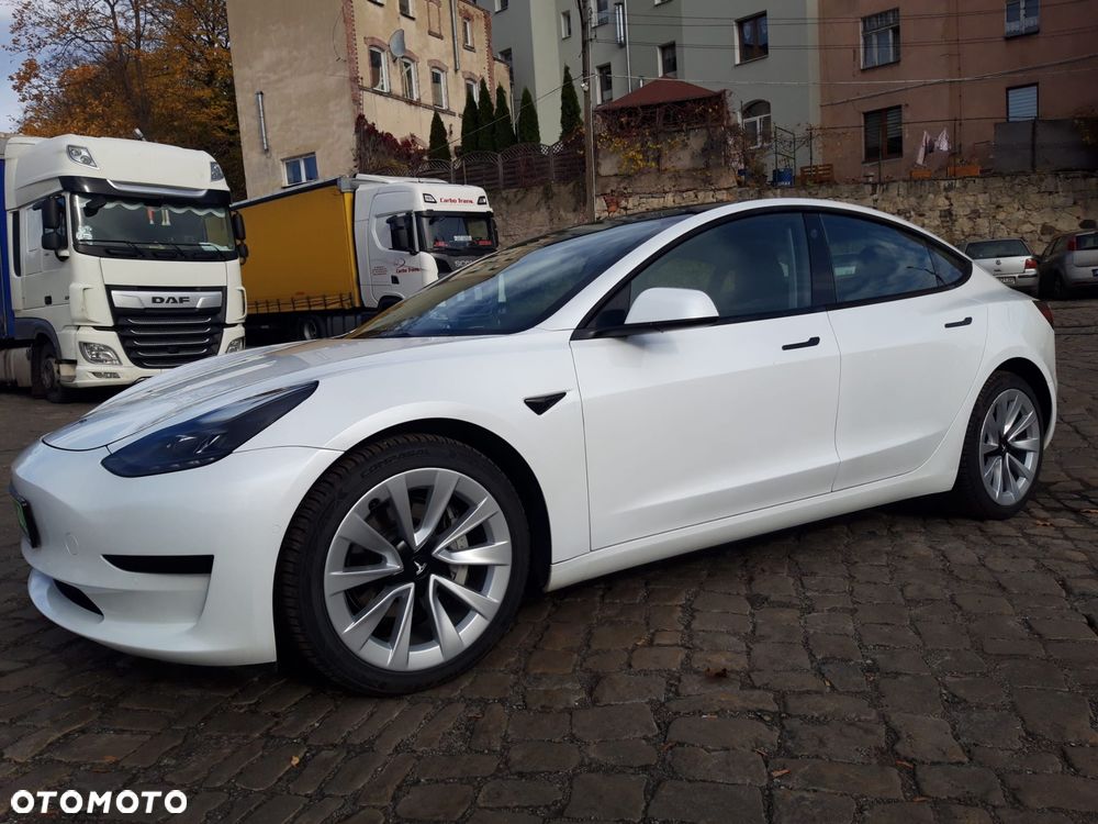 Tesla Model 3 Standard Range Plus - 4