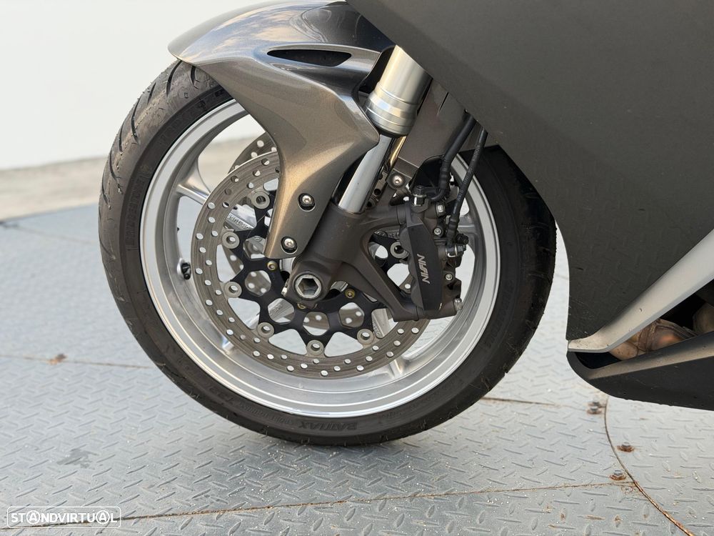 Honda VFR 1200 F - 7