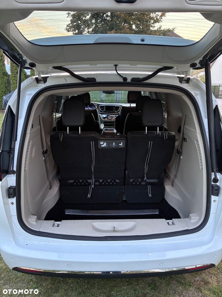 Chrysler Pacifica - 16