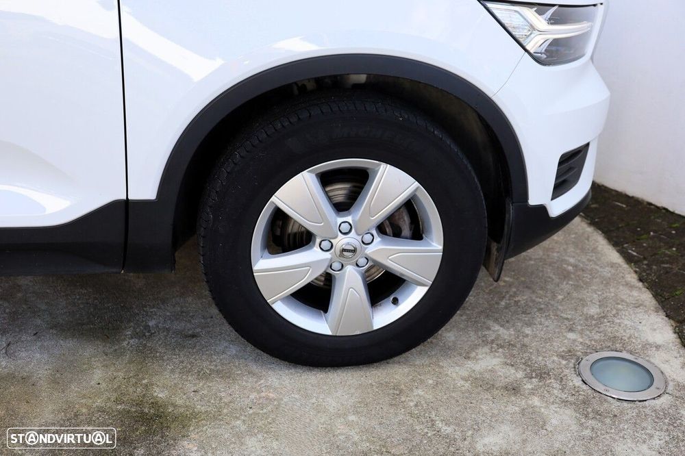 Volvo XC 40 1.5 T2 Momentum Core Geartronic - 4