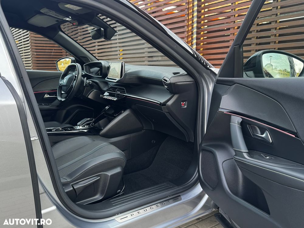 Peugeot 2008 PureTech 130 EAT8 GT - 23