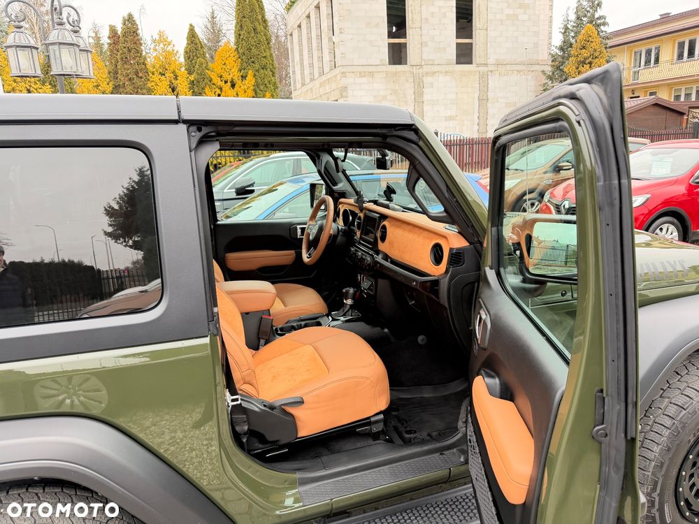 Jeep Wrangler - 11