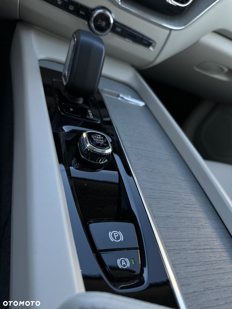 Volvo XC 60 B5 B AWD Plus Bright - 20