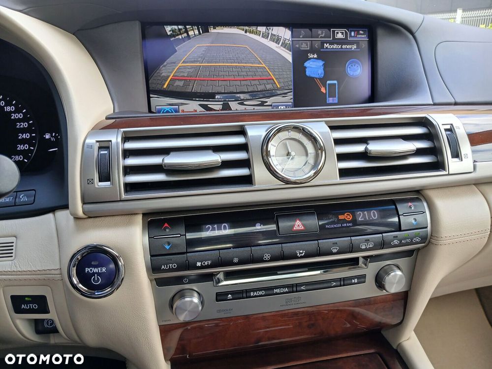 Lexus LS - 21