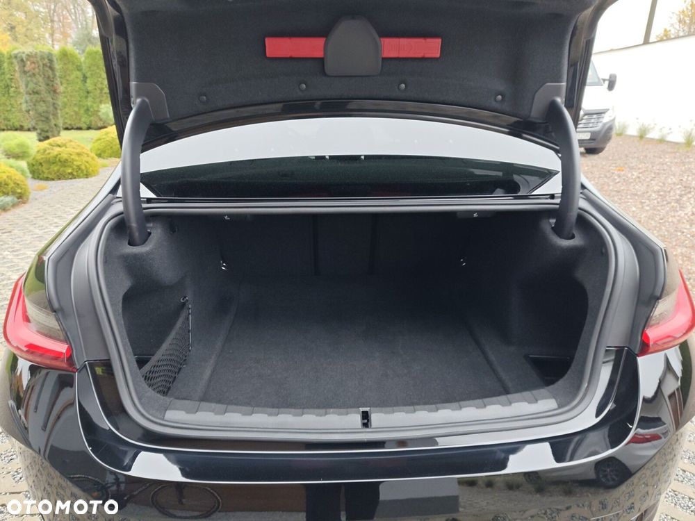 BMW Seria 3 318i - 18