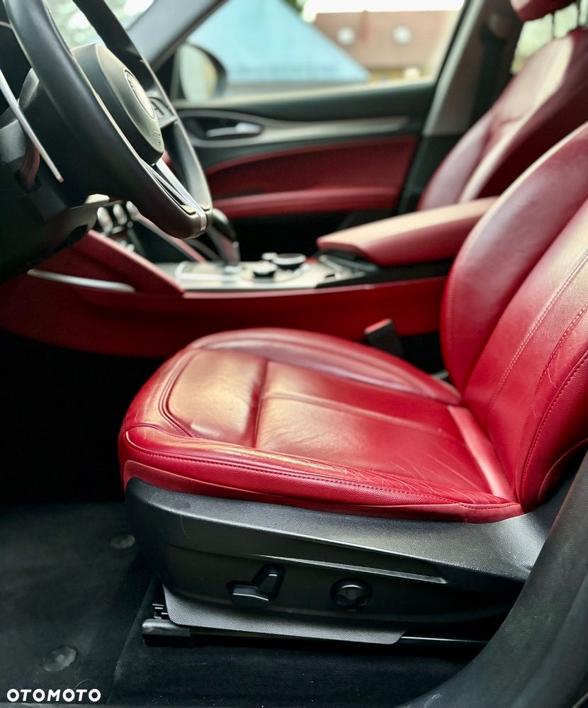 Alfa Romeo Stelvio - 16