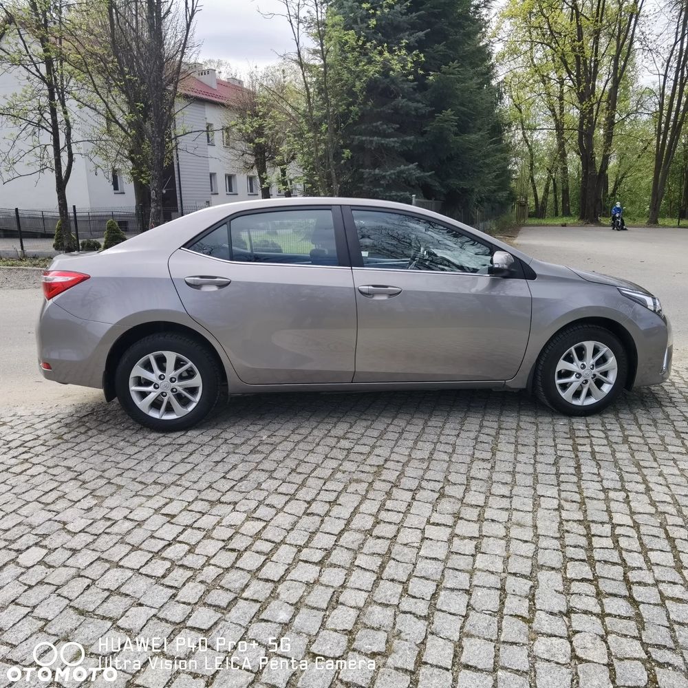 Toyota Corolla 1.6 Premium + - 5