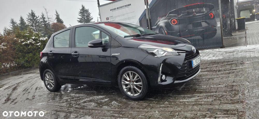 Toyota Yaris Hybrid 100 Terra - 18