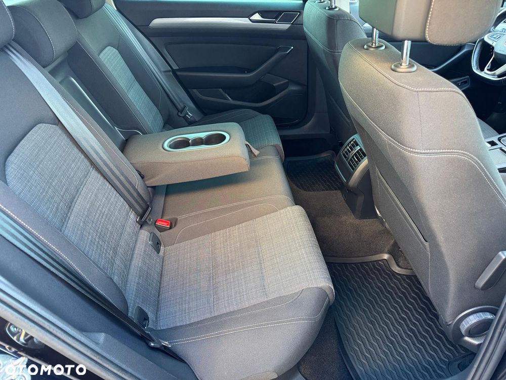 Volkswagen Passat 2.0 TDI EVO Business DSG - 32