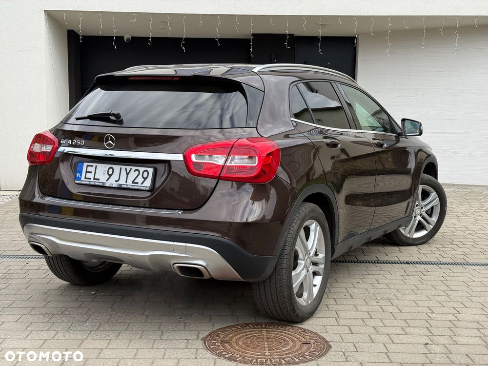 Mercedes-Benz GLA 250 7G-DCT SCORE - 2