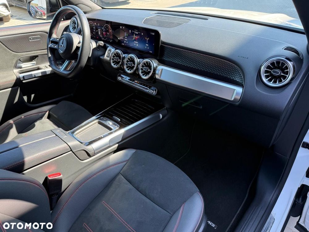 Mercedes-Benz GLB - 12