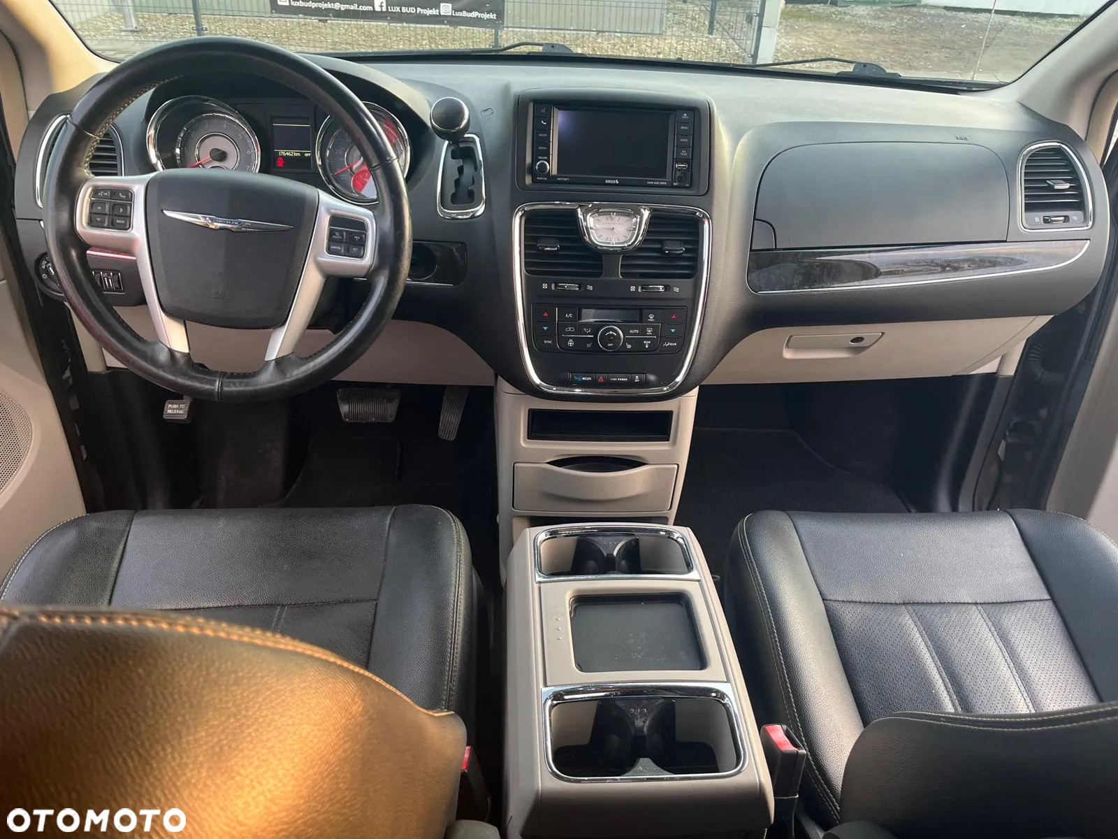 Chrysler Town & Country 3.6 Limited - 9