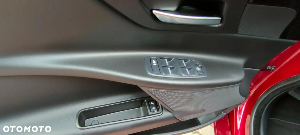 Jaguar XE 2.0 T R-Sport - 18