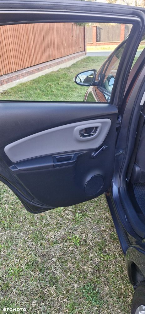 Toyota Yaris 1.33 Premium EU6 - 18