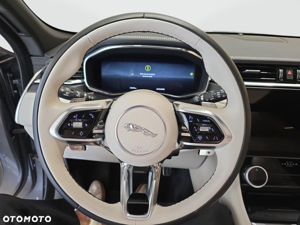 Jaguar F-Pace - 12