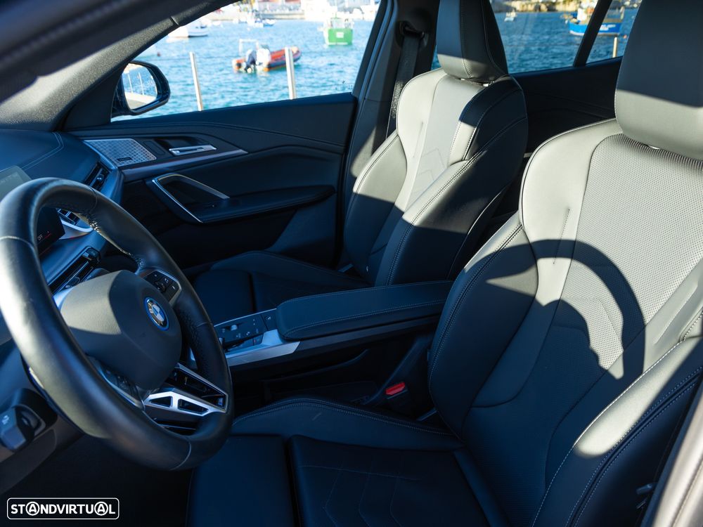 BMW iX2 eDrive20 Pack Desportivo M - 25