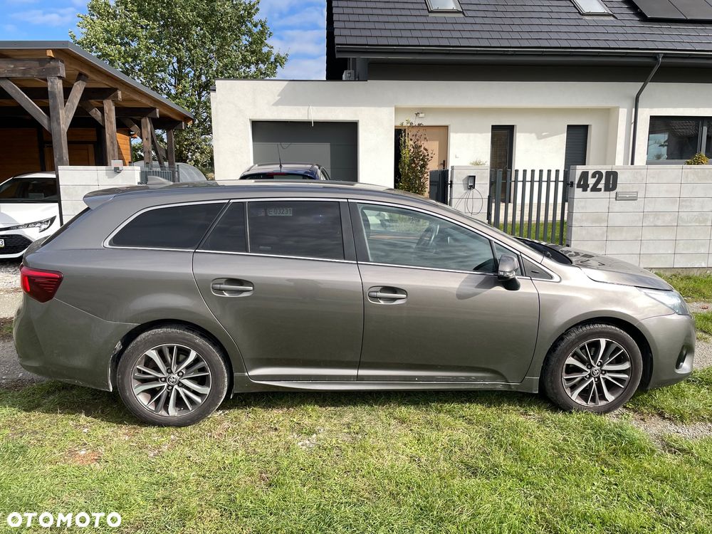 Toyota Avensis - 17