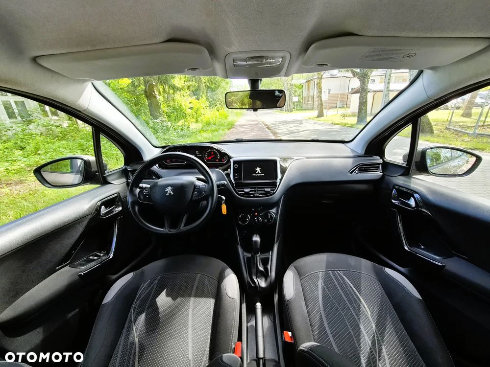 Peugeot 208 - 5