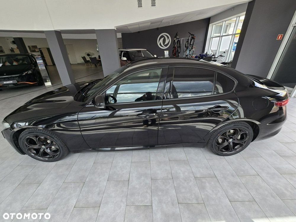 Alfa Romeo Giulia - 10