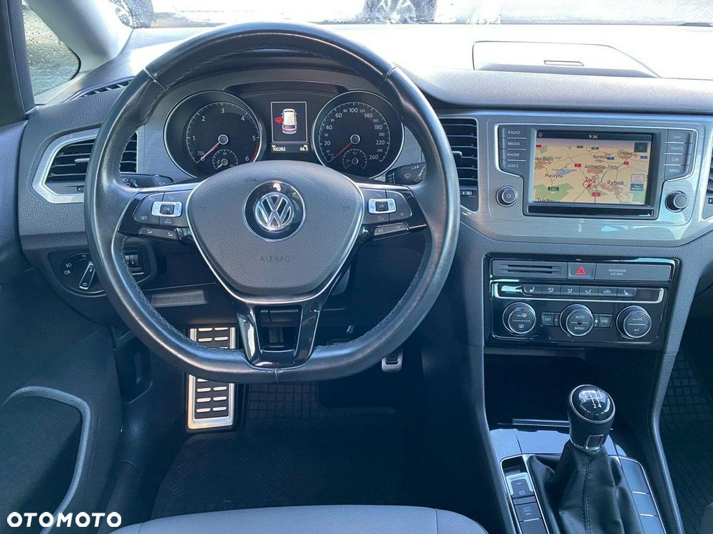 Volkswagen Touran - 11