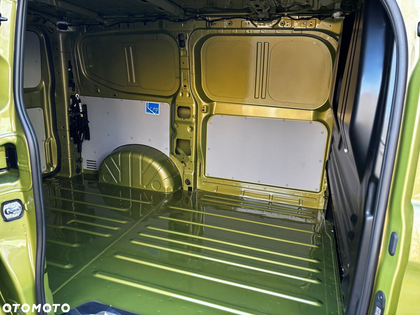 Volkswagen Transporter 2.0 TDI 150 KM 6-bm L1 - 36