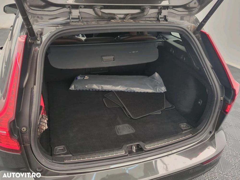 Volvo V60 B4 MHEV AT8 FWD Momentum Pro - 9