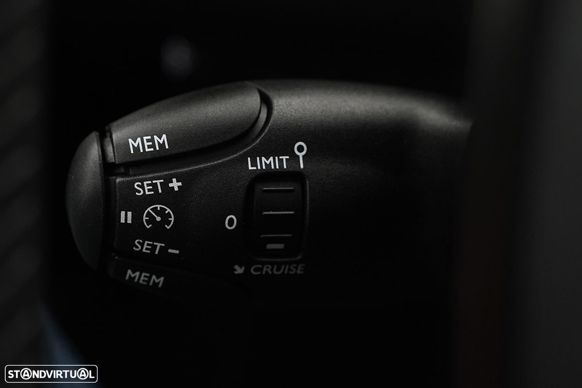 Peugeot 2008 1.2 PureTech Allure - 19