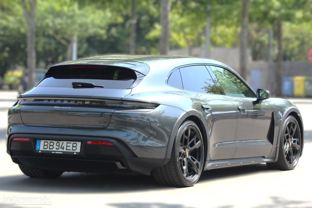 Porsche Taycan Cross Turismo 4 - 10