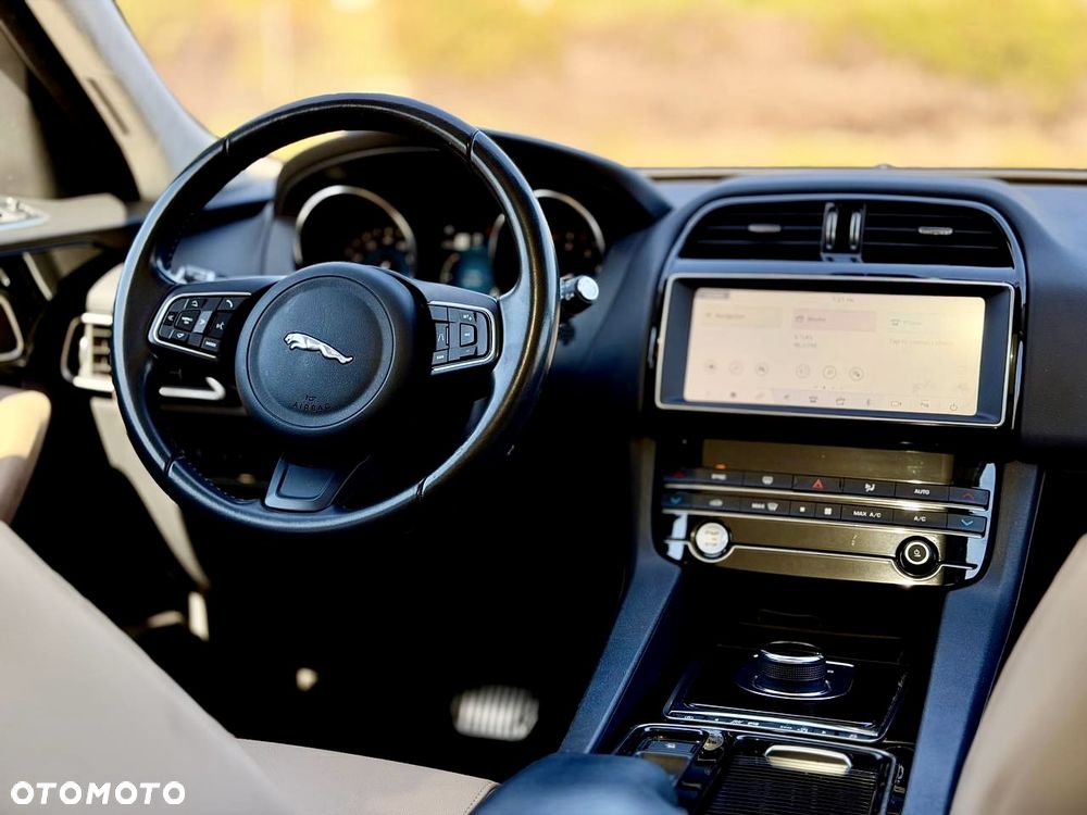 Jaguar F-Pace 2.0 i4P AWD R-Sport - 18