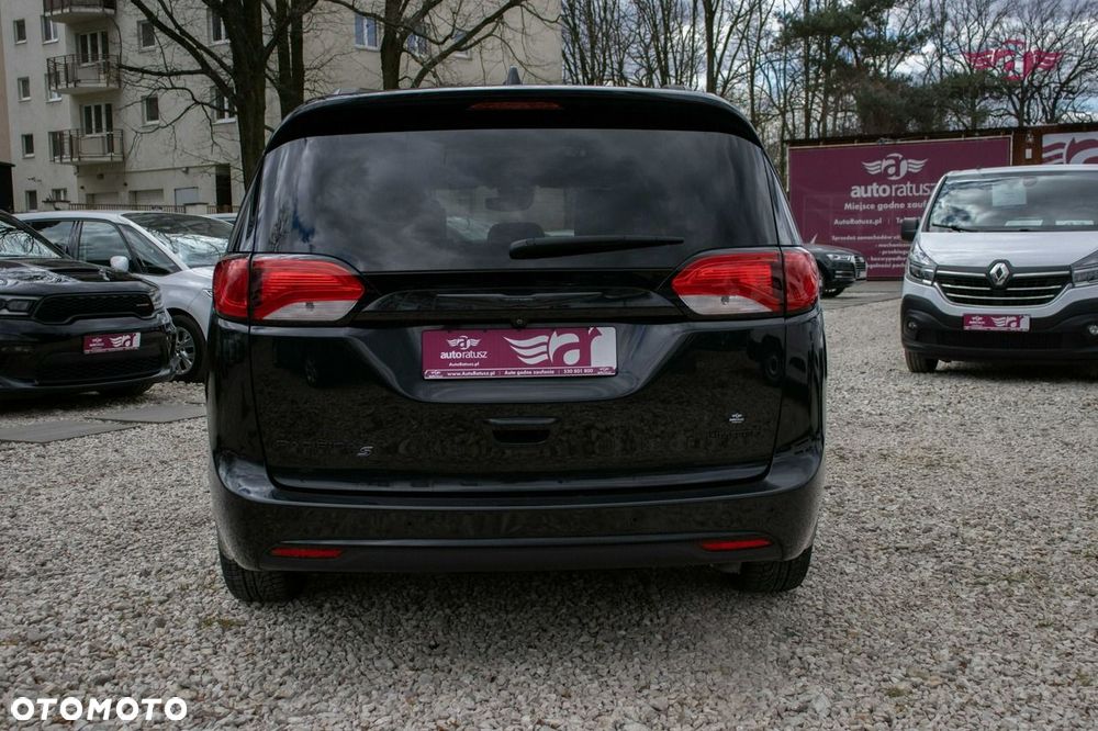 Chrysler Pacifica - 7