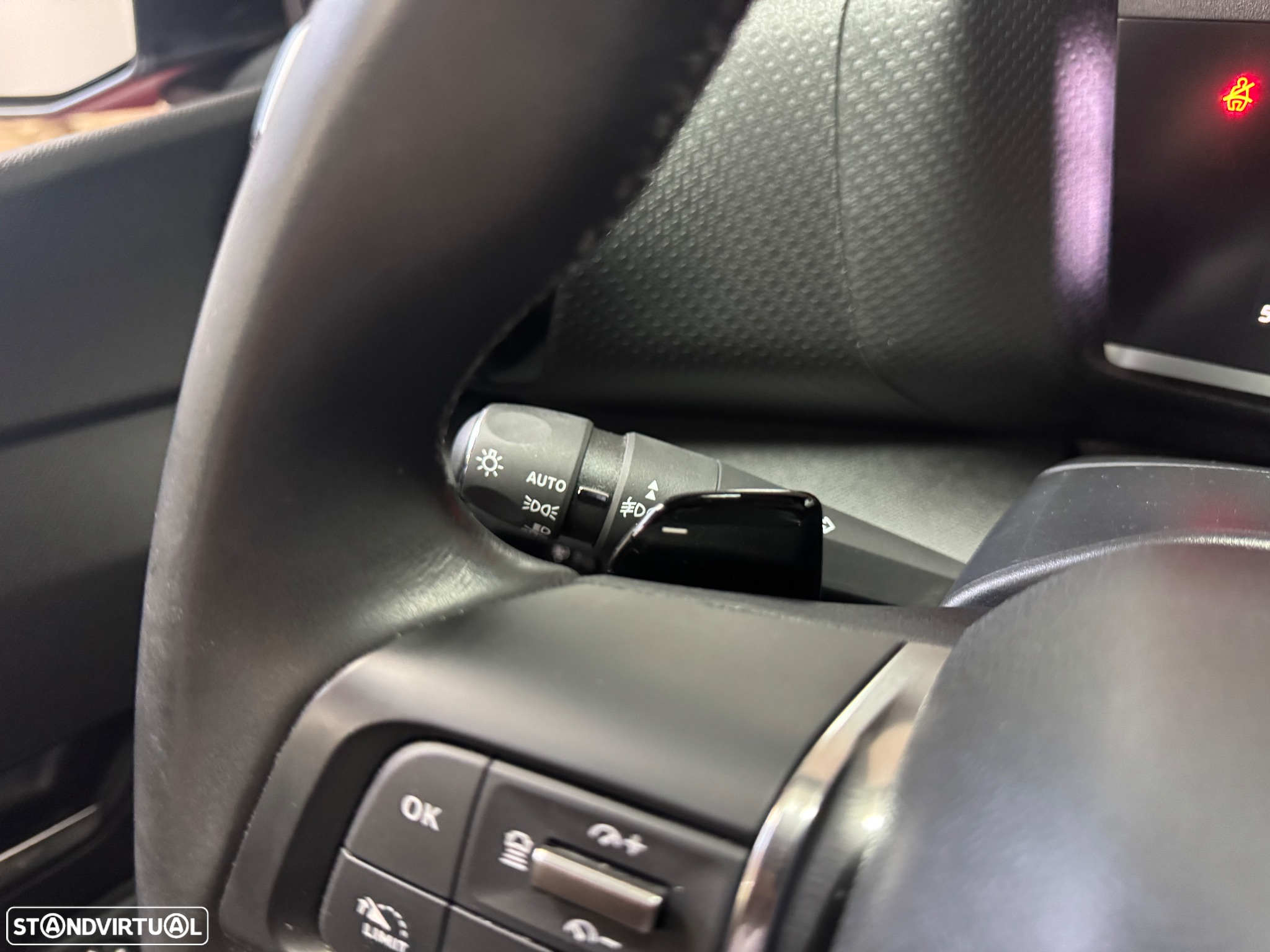 Citroën C4 PureTech 155 Stop&Start EAT8 SHINE - 25