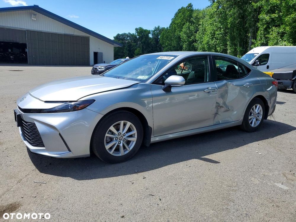 Toyota Camry - 1