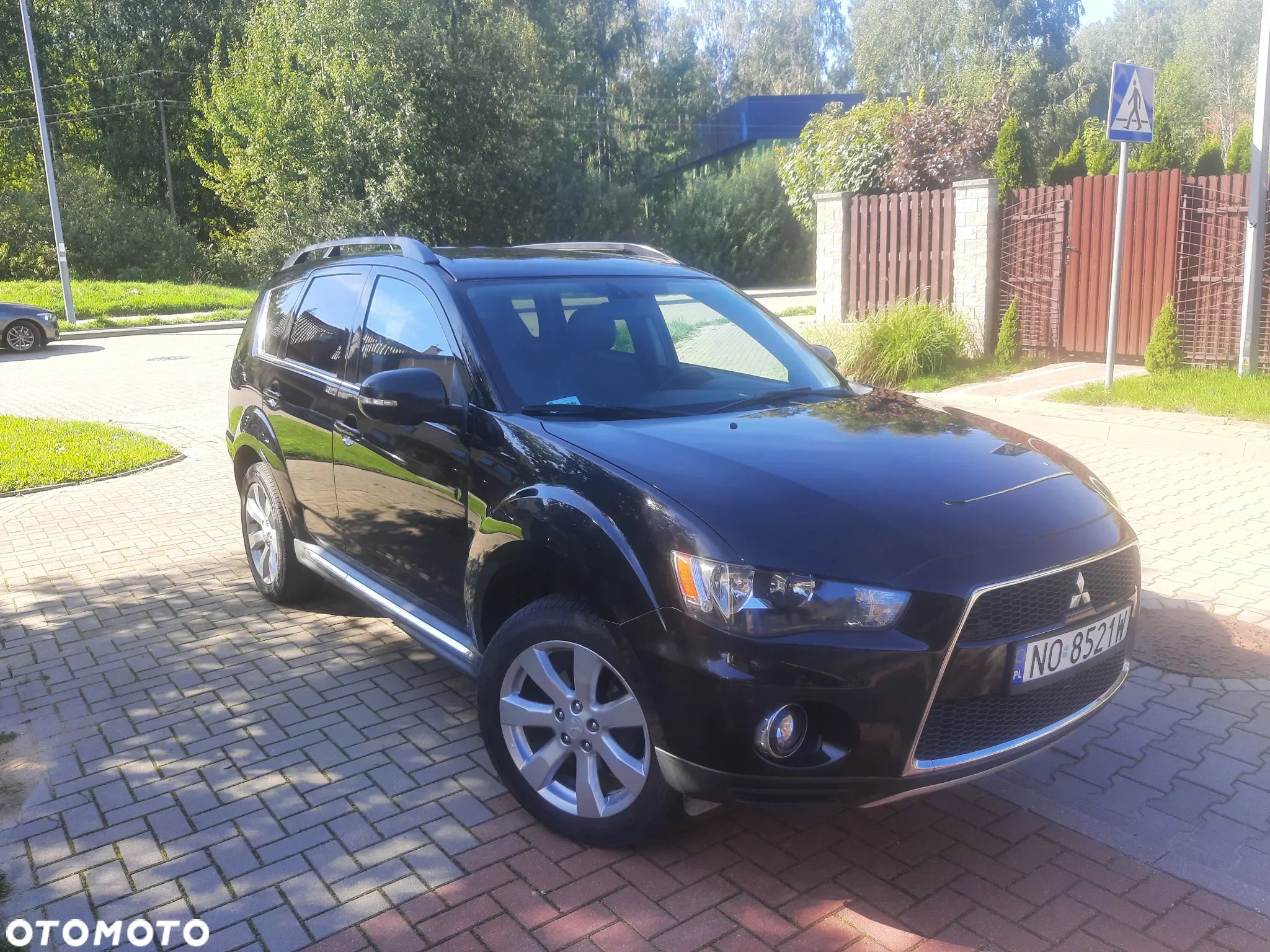 Mitsubishi Outlander - 1