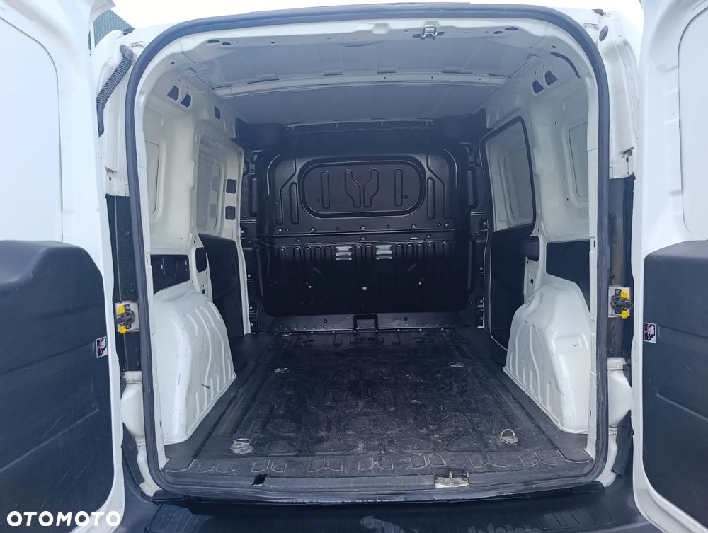 Opel COMBO - 16