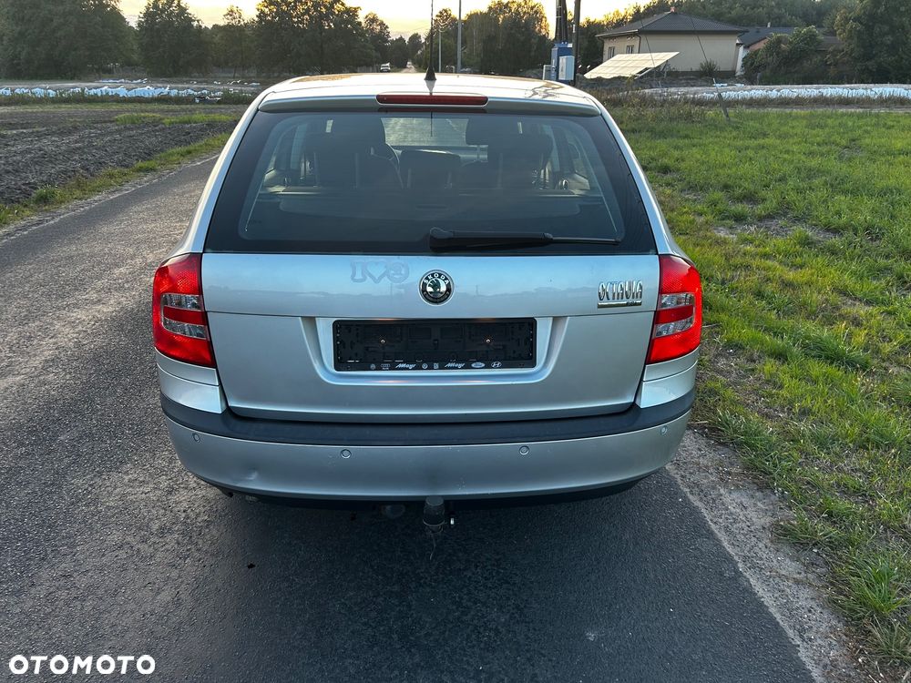 Skoda Octavia 1.6 FSI Ambiente - 17