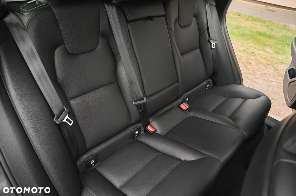 Volvo XC 60 B4 D Plus Bright - 26