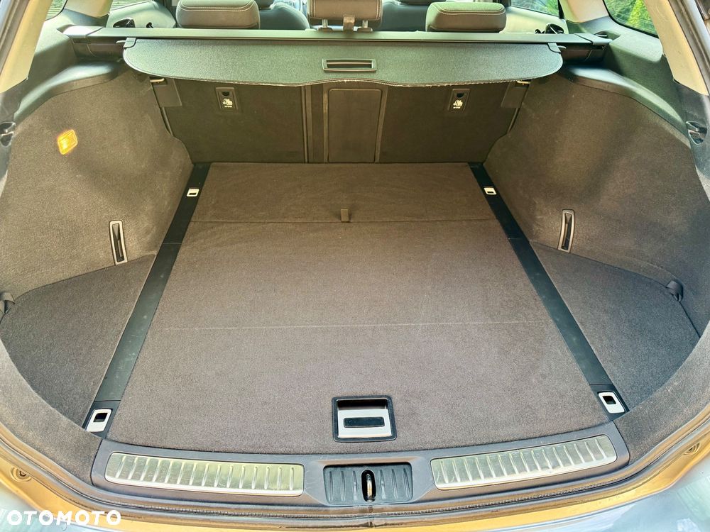 Toyota Avensis Touring Sports 1.8 Executive - 10