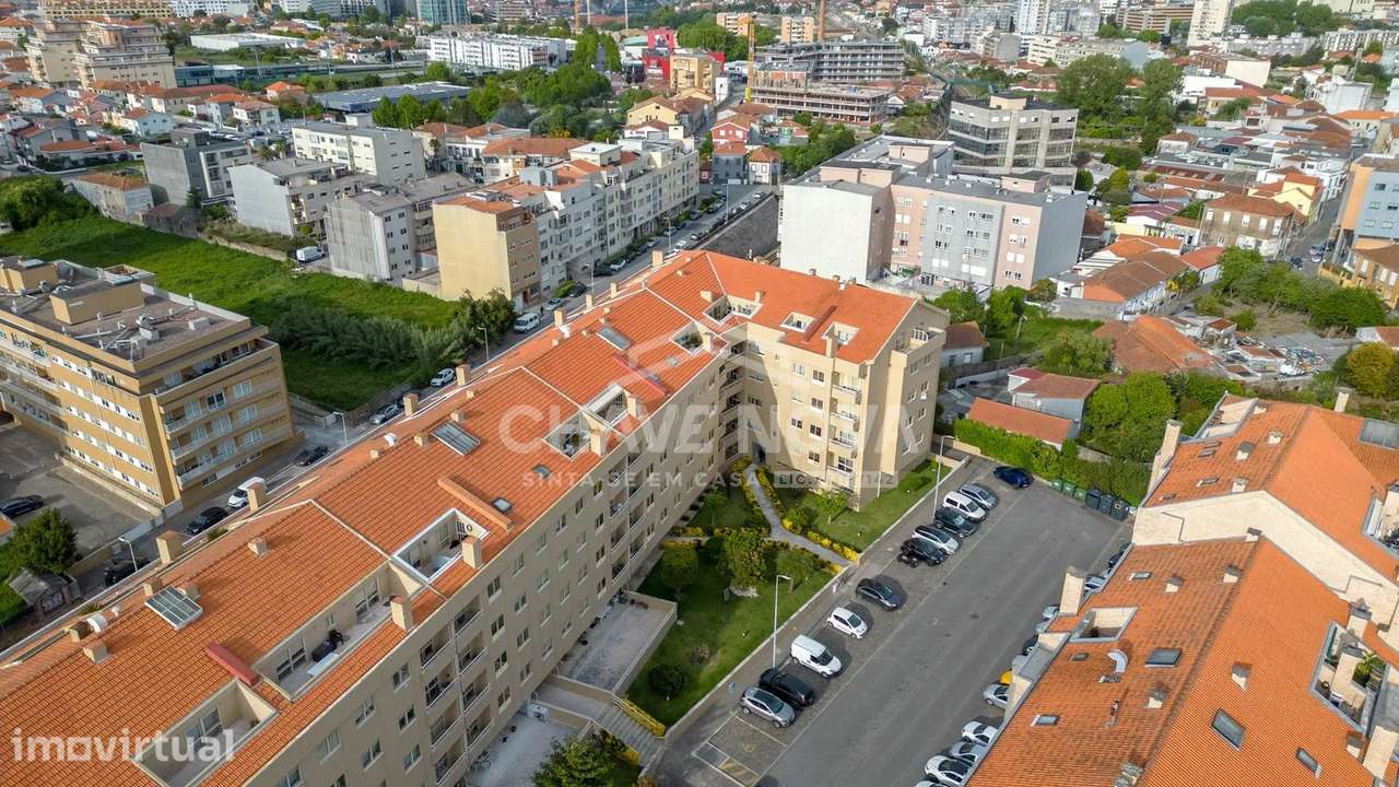 Apartamento T1+1 Coimbrões, com garagem Box - Grande imagem: 4/21