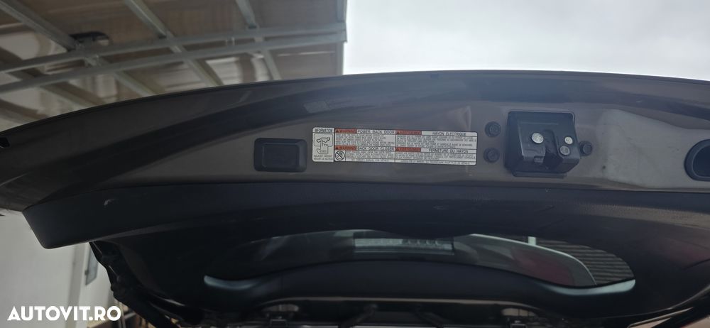 Toyota RAV4 2.2 D-4CAT 4WD Aut Luxury 18" - 7