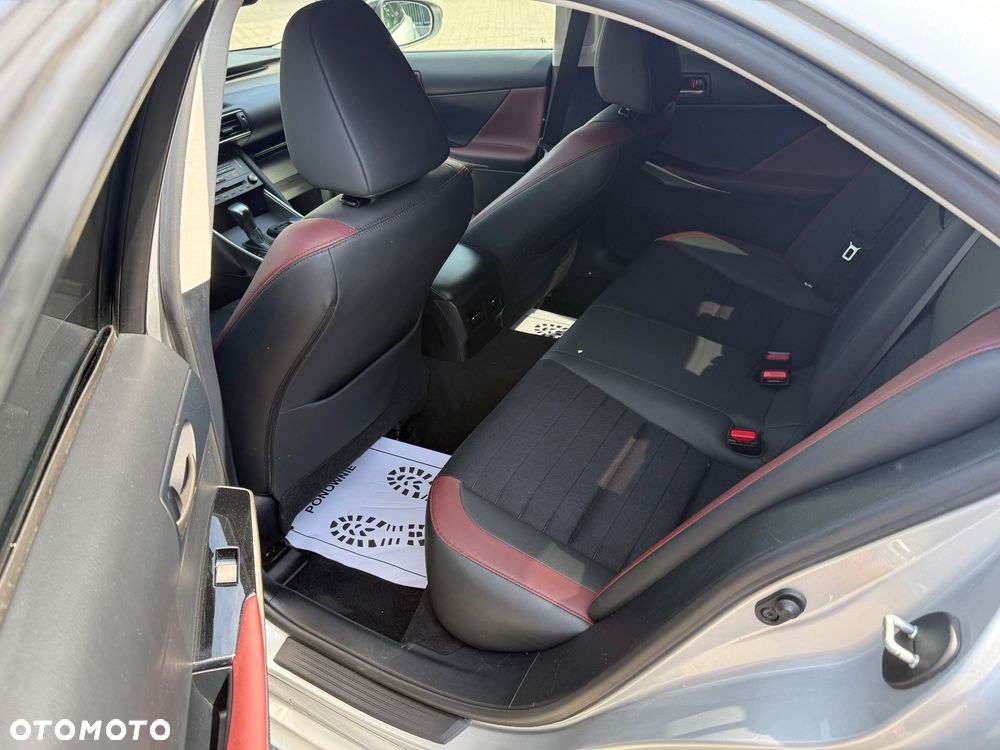 Lexus IS 300h Elegance EU6 - 9