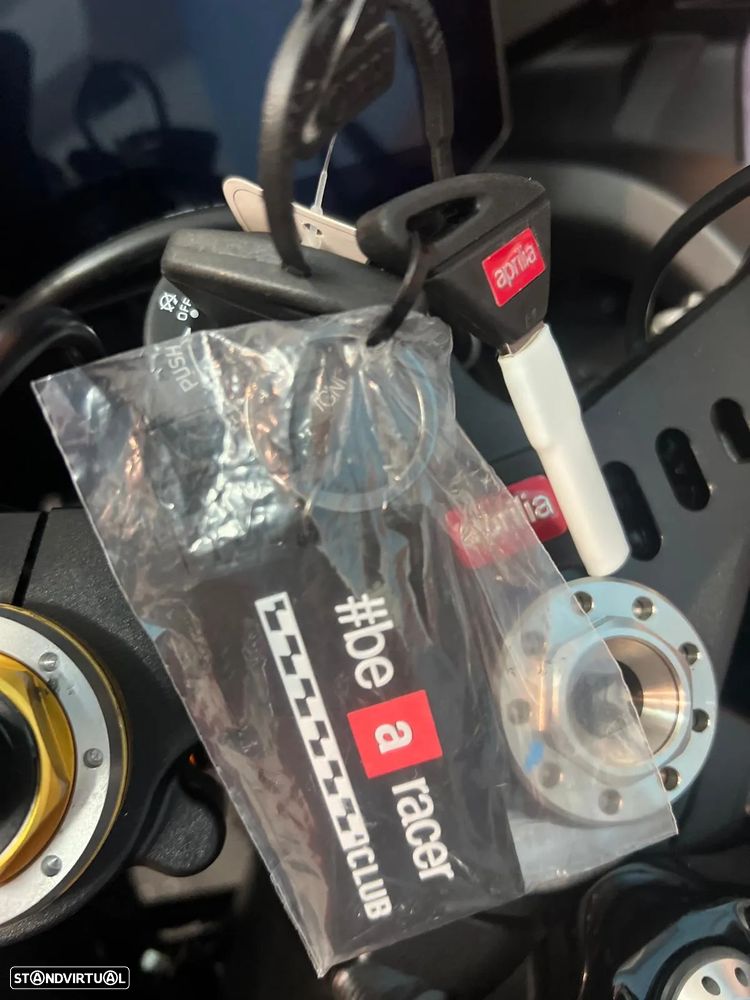 Aprilia RSV 4 FACTORY 2025 - 9