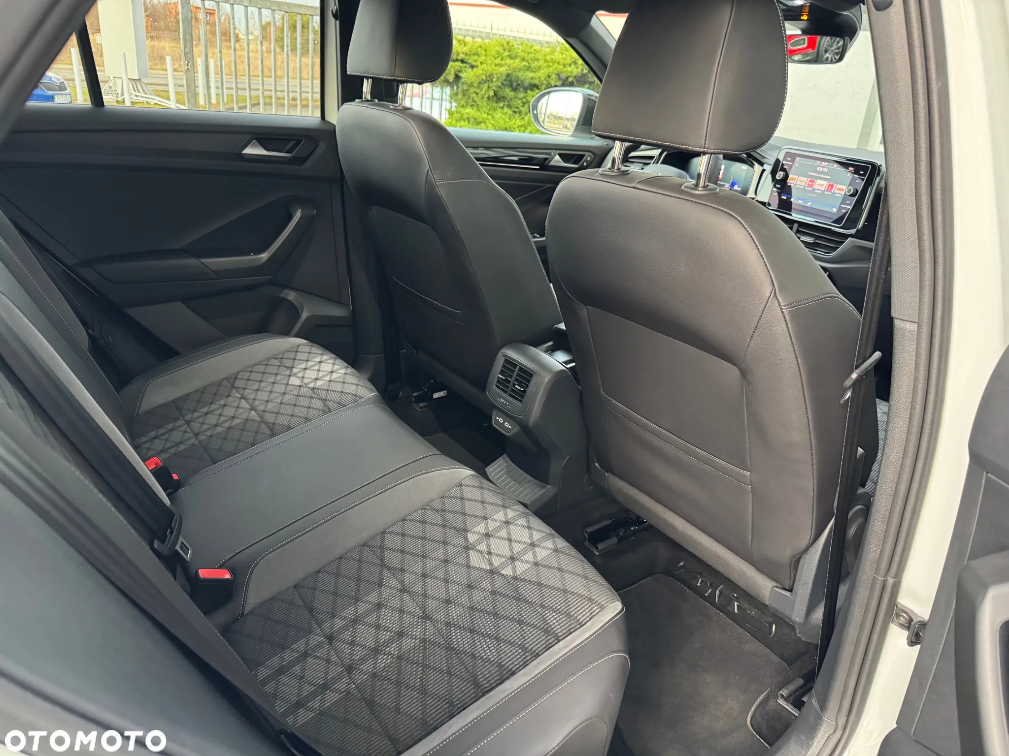 Volkswagen T-Roc 1.5 TSI R-Line DSG - 13