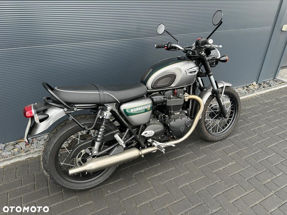 Triumph Bonneville - 4