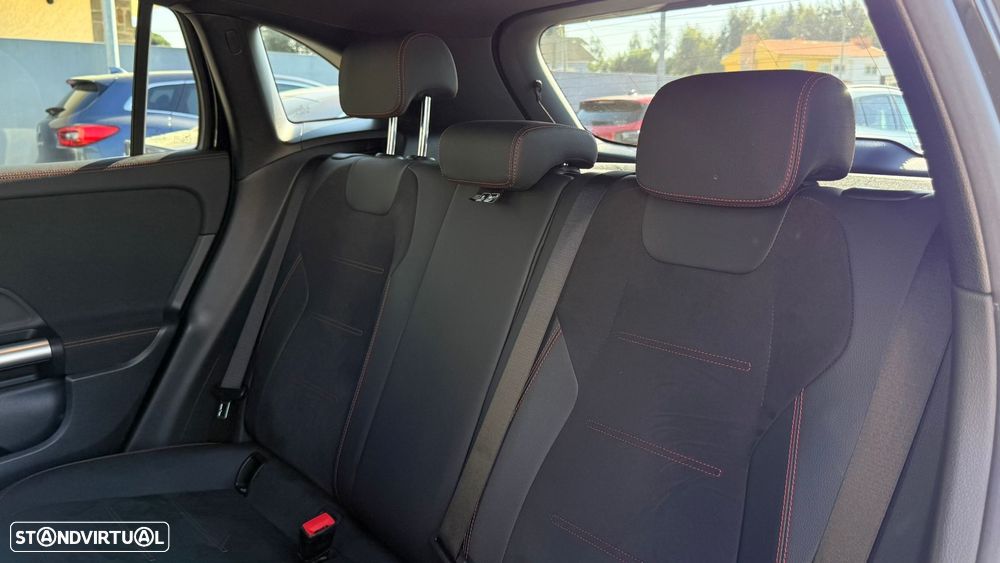 Mercedes-Benz GLA 200 d AMG Line - 14