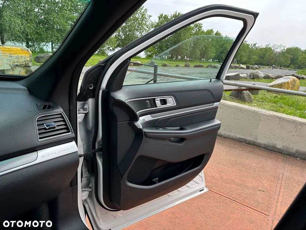 Ford Explorer - 22