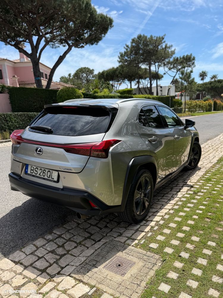 Lexus UX 250h Luxury - 4